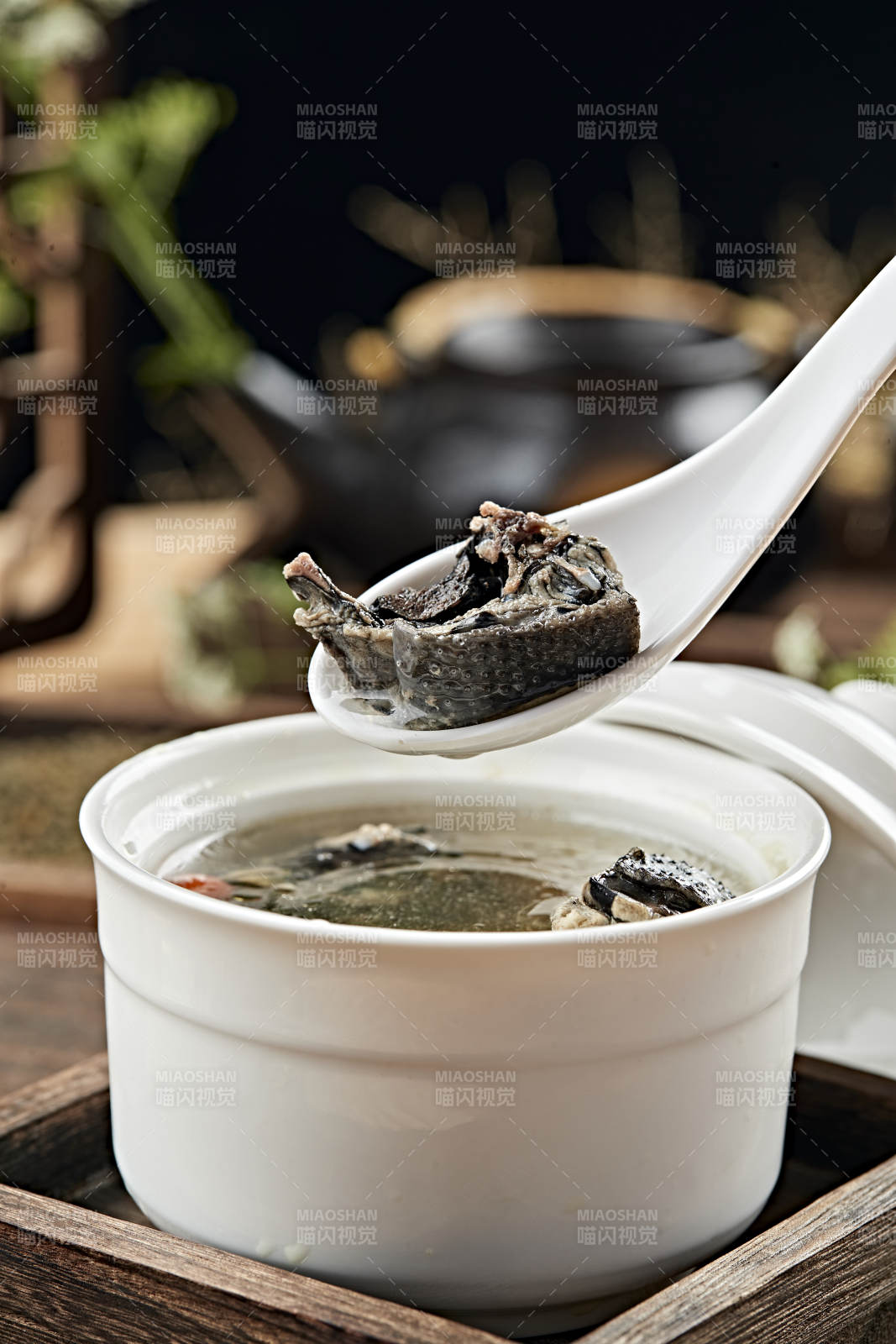 港式茶餐滋补乌鸡汤图片