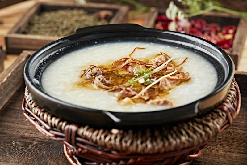 港式茶餐虫草花砂锅排骨粥图片