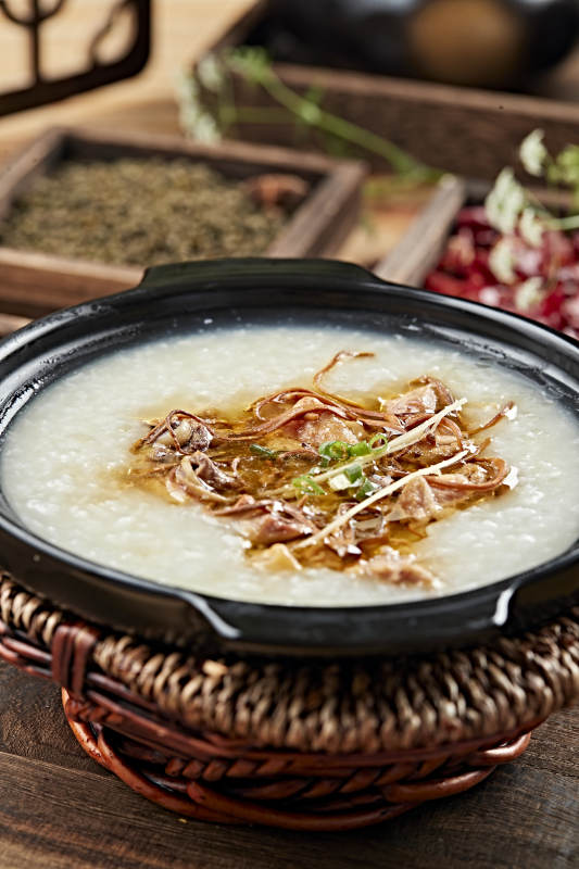 港式茶餐虫草花砂锅排骨粥图片