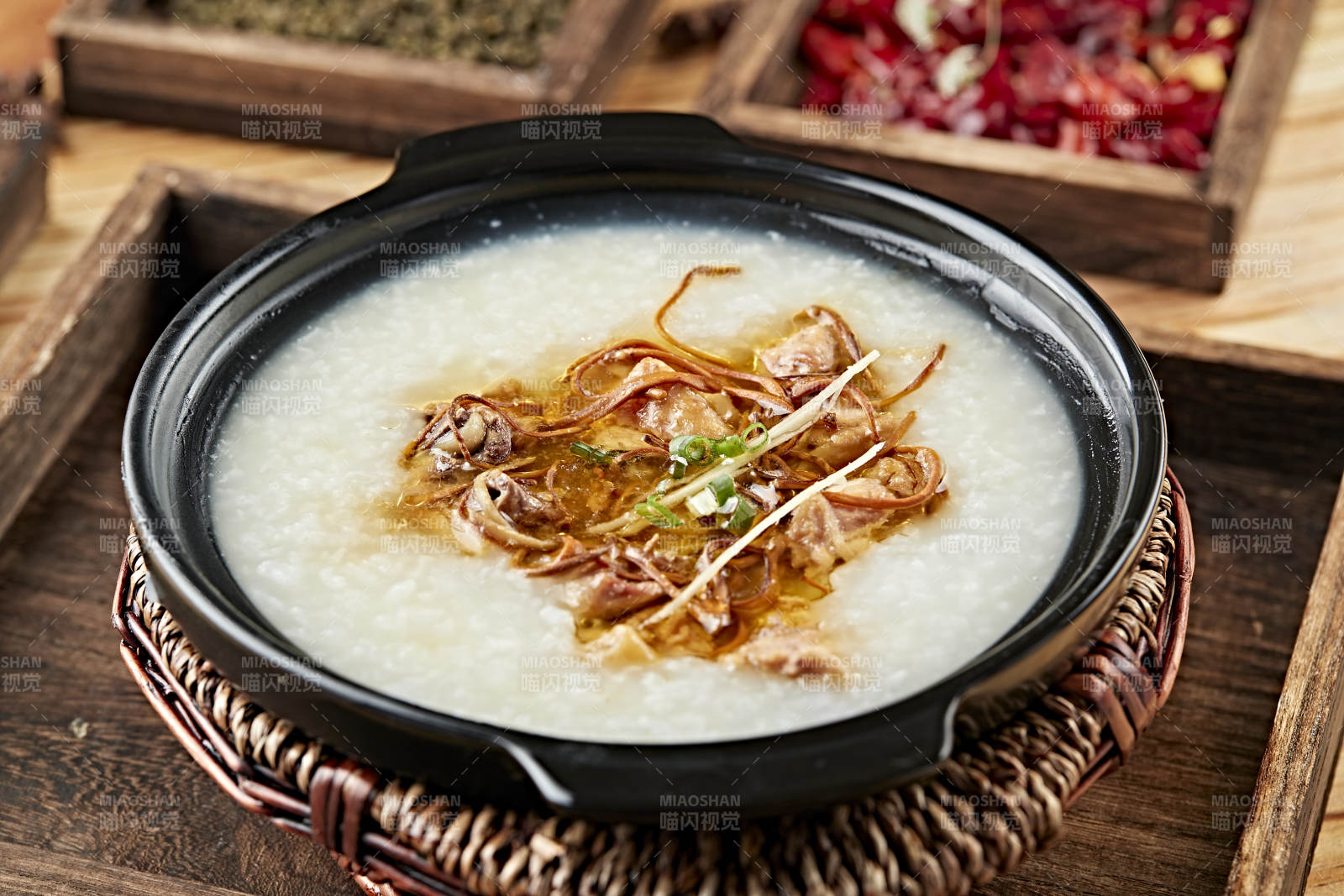 港式茶餐虫草花砂锅排骨粥图片