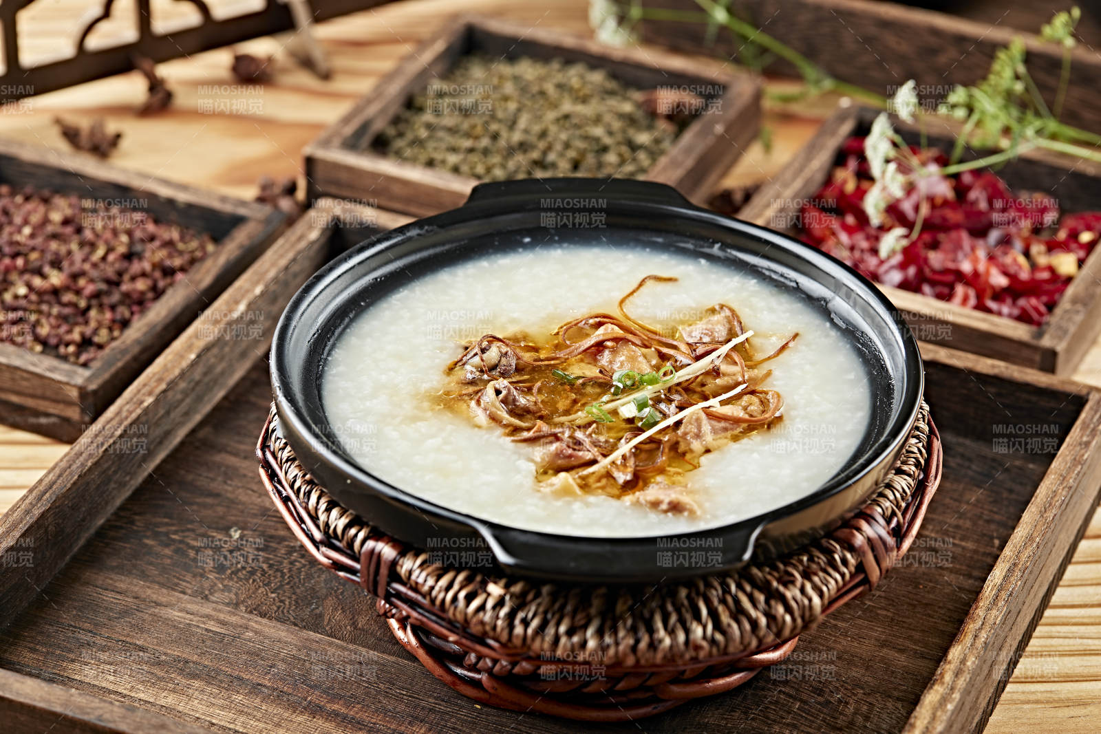 港式茶餐虫草花砂锅排骨粥图片