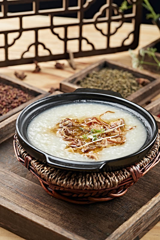 港式茶餐虫草花砂锅排骨粥图片