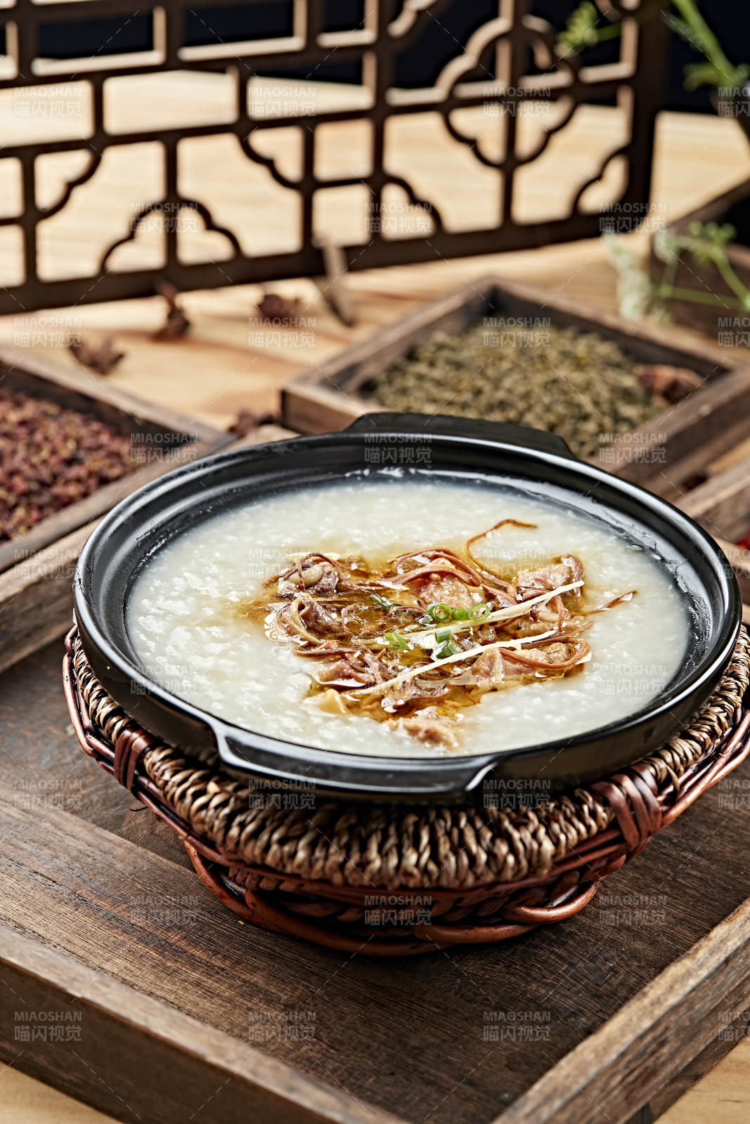 港式茶餐虫草花砂锅排骨粥图片