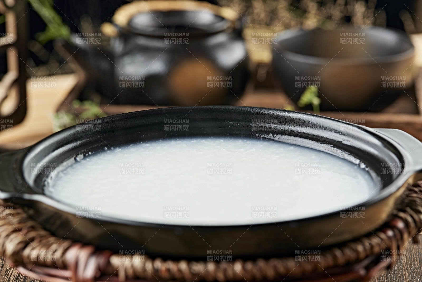 港式茶餐砂锅白米粥图片