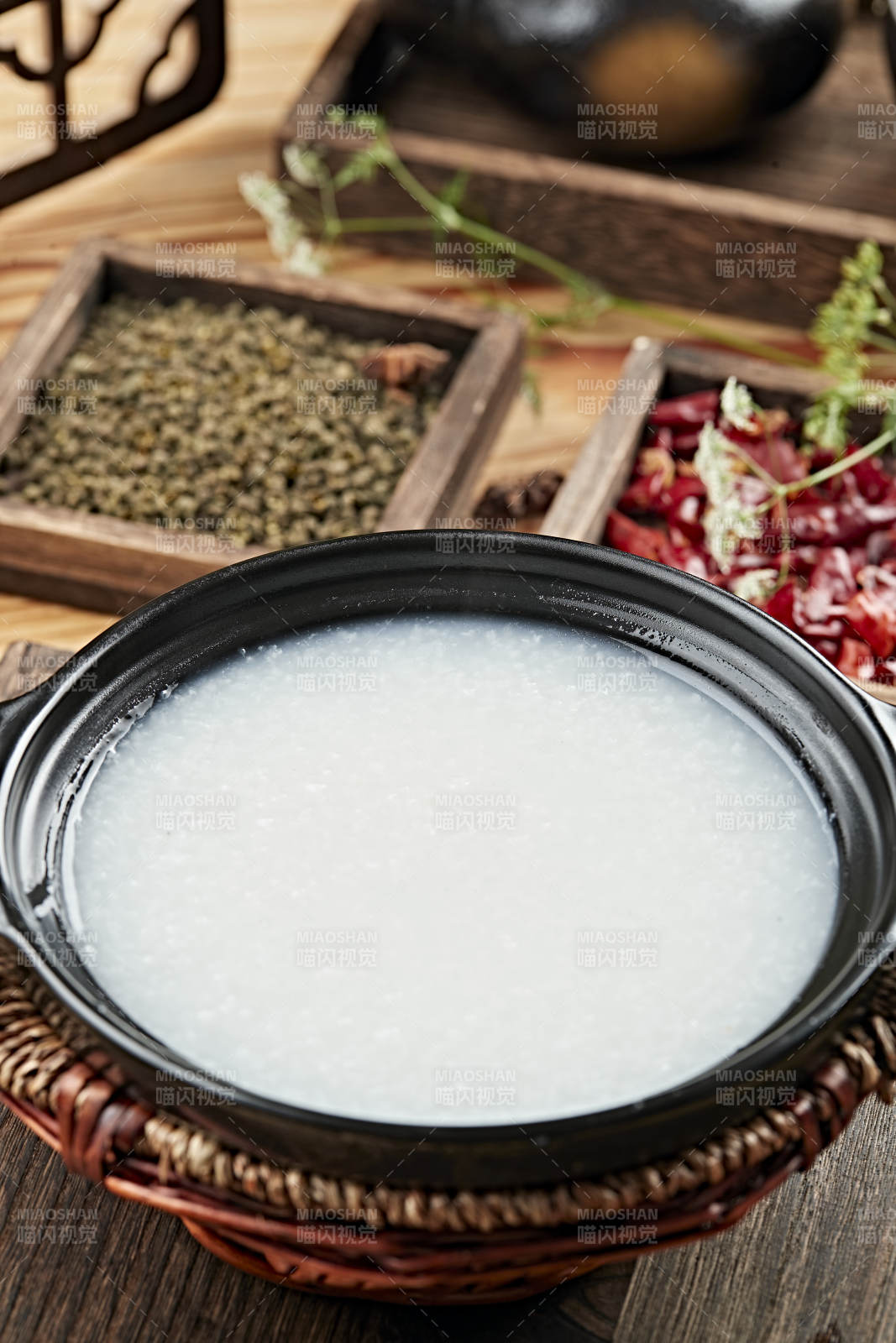 港式茶餐砂锅白米粥图片