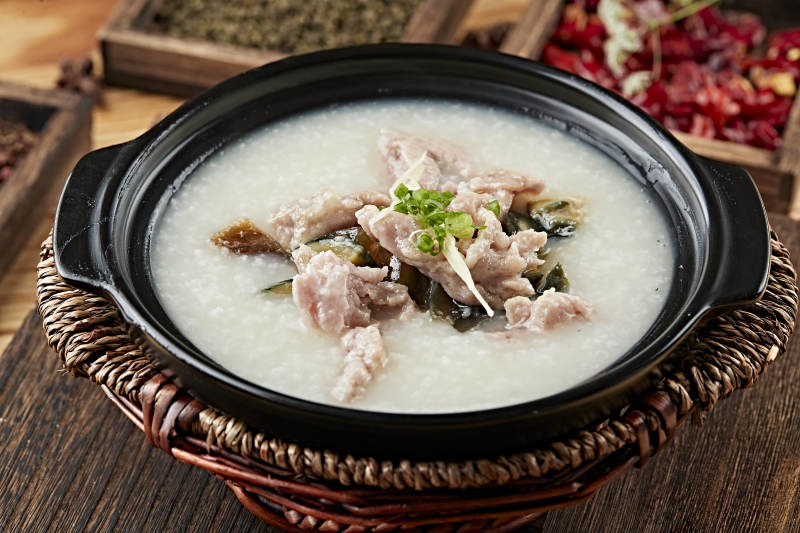 港式茶餐砂锅皮蛋瘦肉粥图片