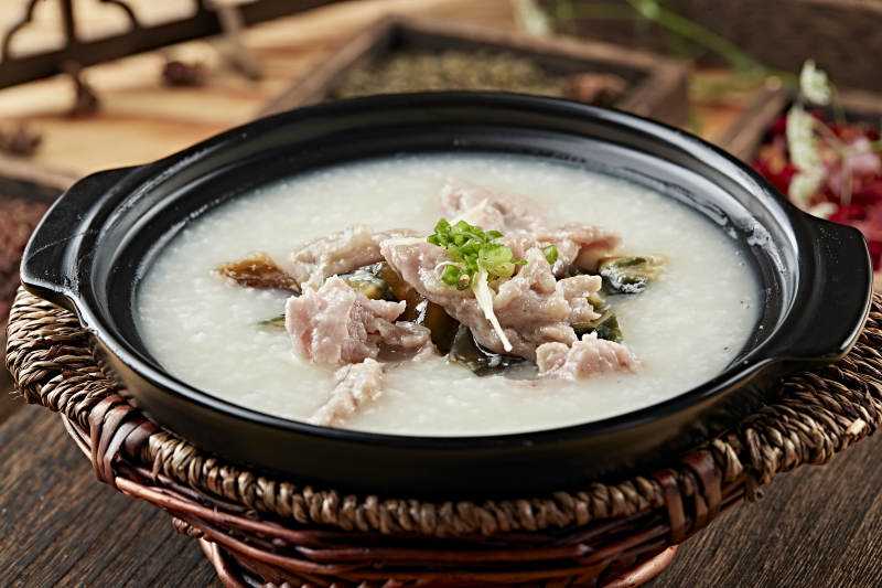 港式茶餐砂锅皮蛋瘦肉粥图片