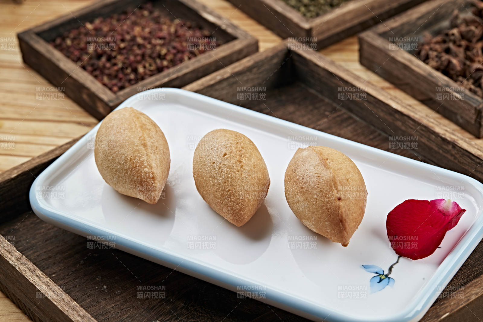 港式茶餐油炸酥皮酱肉包图片