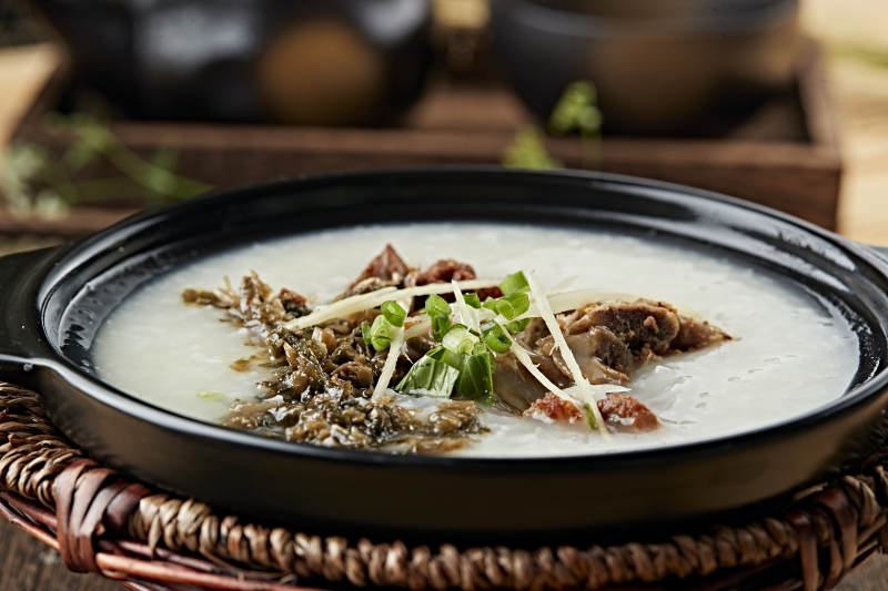 港式茶餐雪菜咸骨粥图片