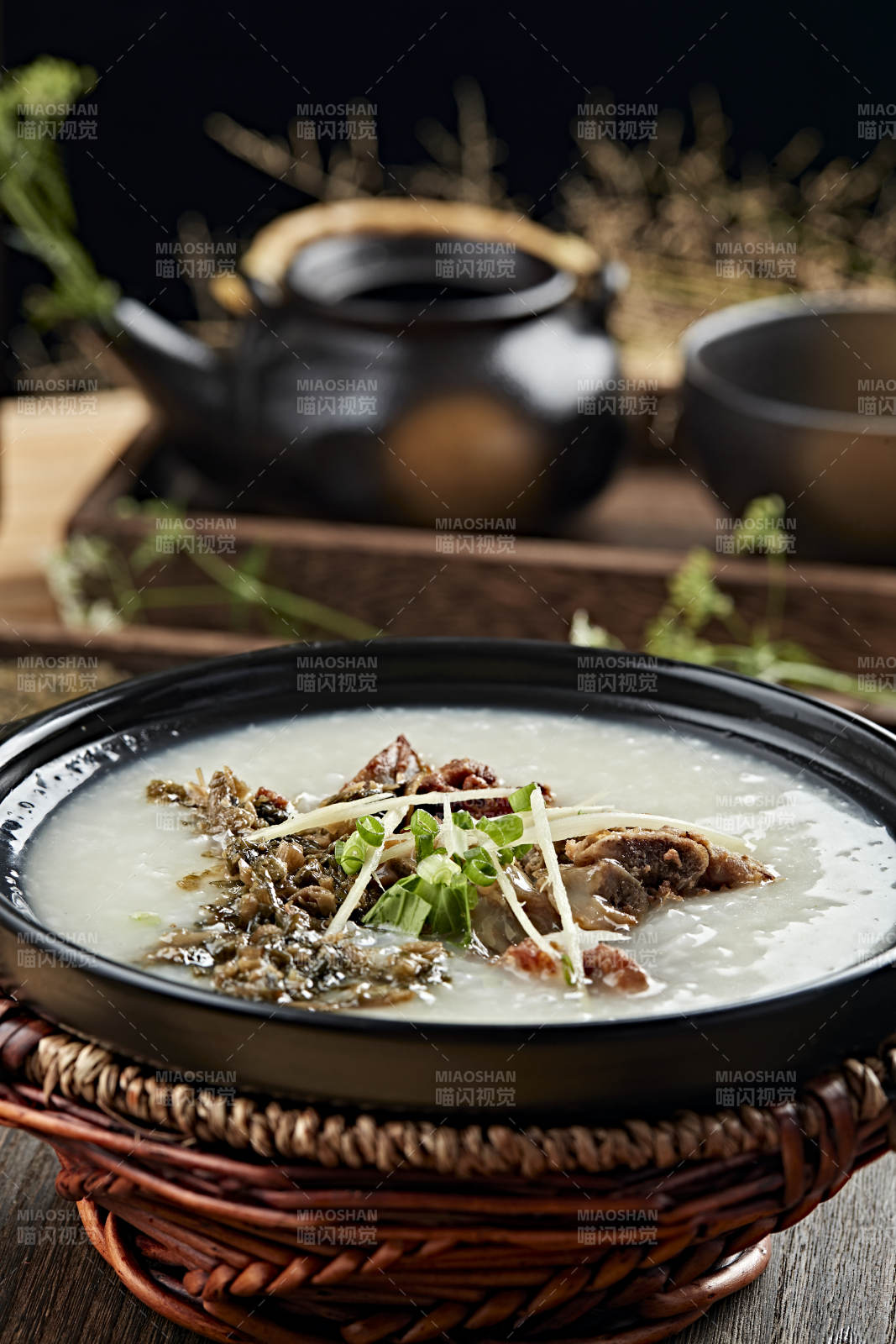 港式茶餐雪菜咸骨粥图片