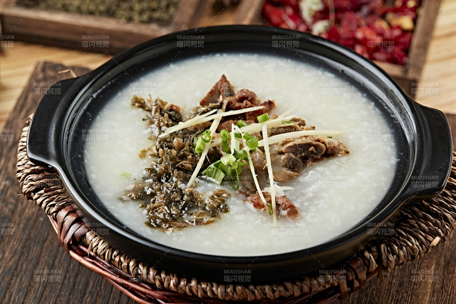 港式茶餐雪菜咸骨粥图片