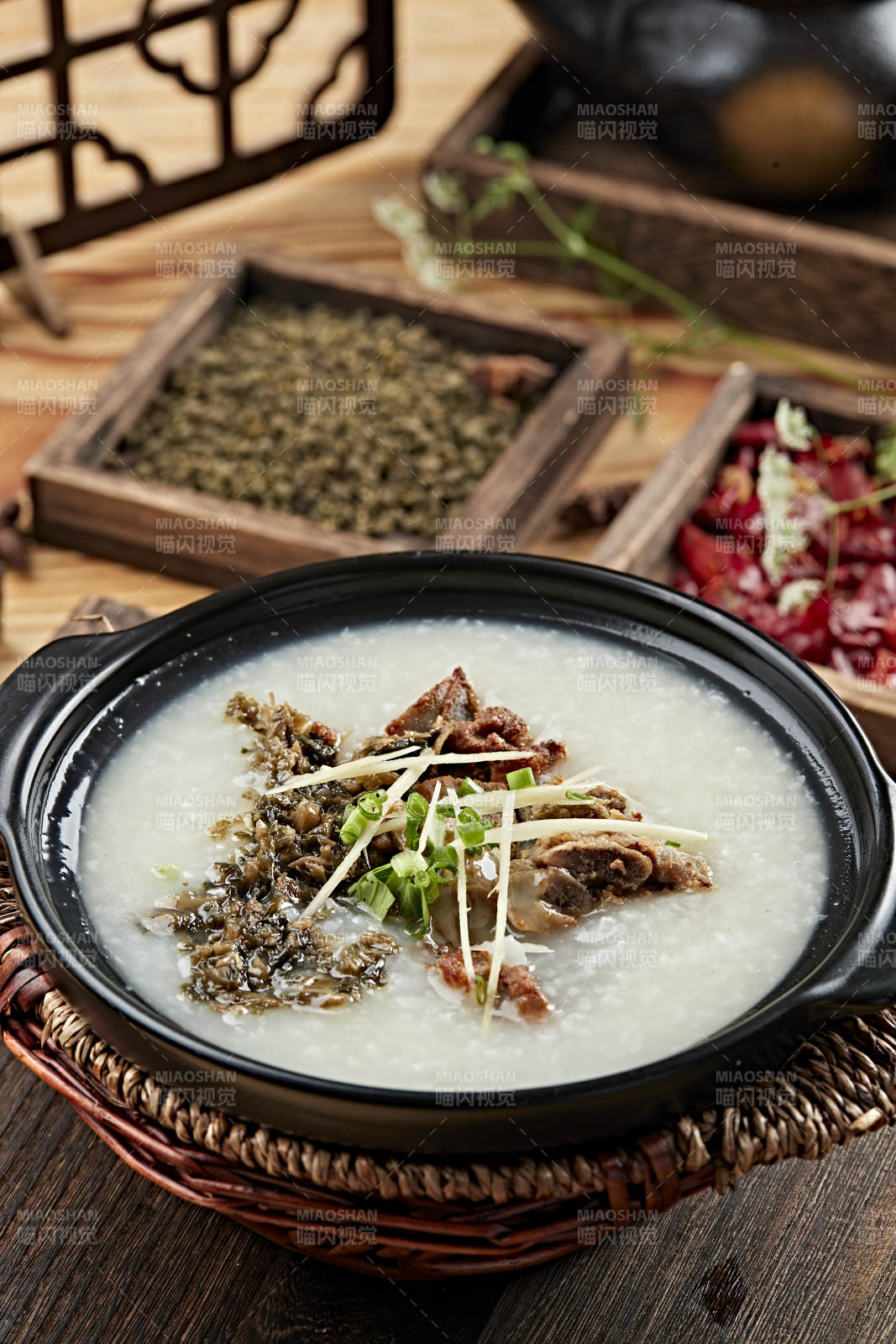 港式茶餐雪菜咸骨粥图片