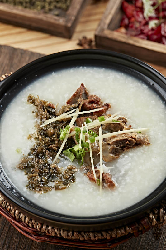 港式茶餐雪菜咸骨粥图片