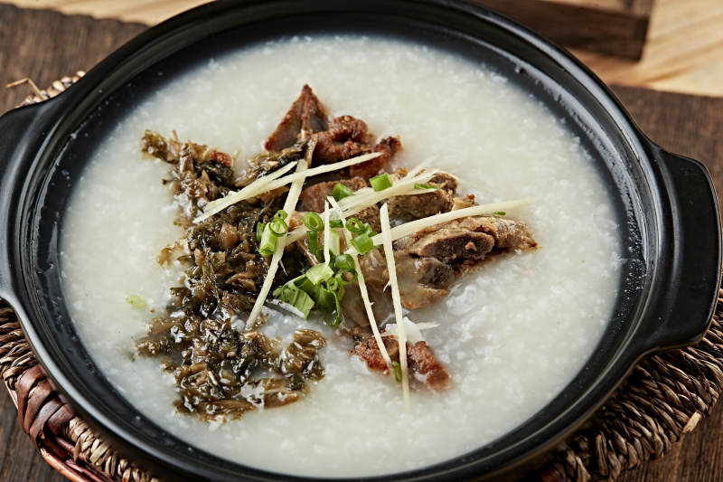 港式茶餐雪菜咸骨粥图片