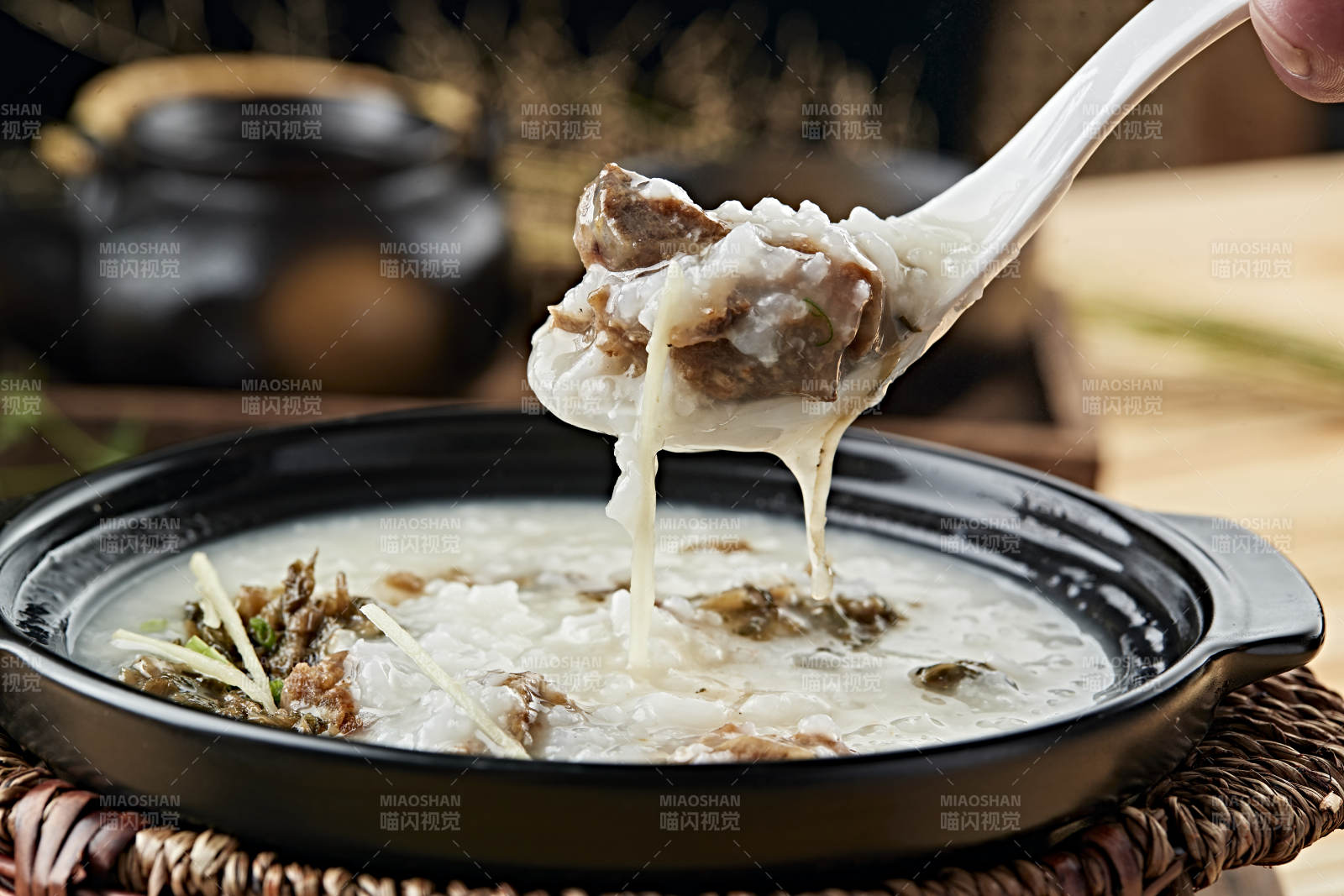 港式茶餐雪菜咸骨粥图片