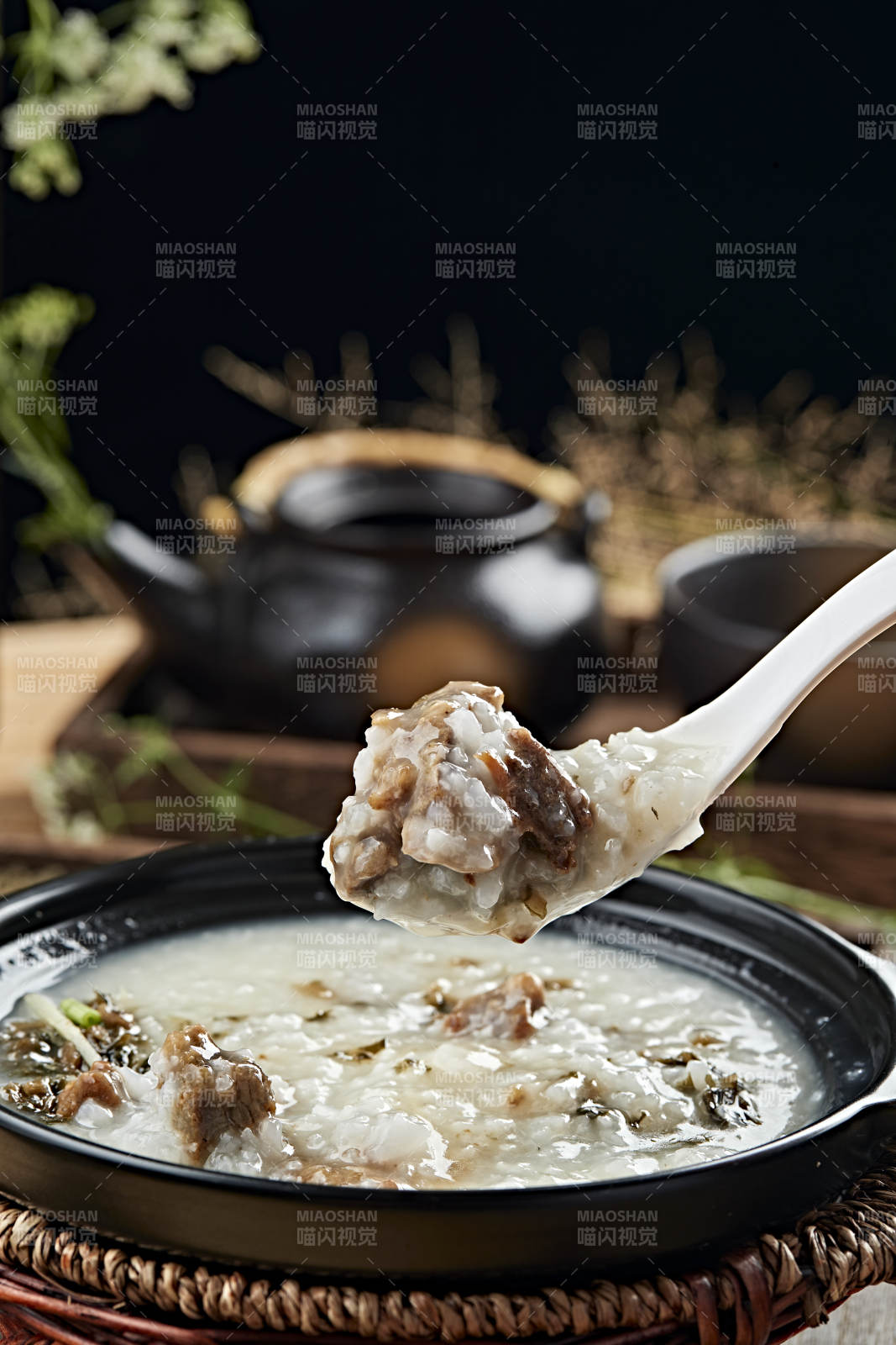 港式茶餐雪菜咸骨粥图片