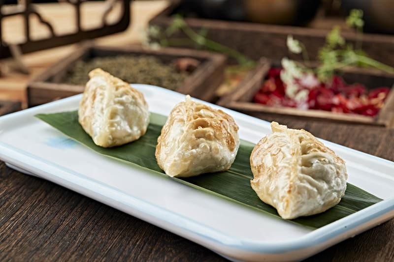 港式茶餐香菇韭菜瘦肉馅煎蒸饺图片