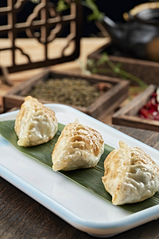 港式茶餐香菇韭菜瘦肉馅煎蒸饺图片