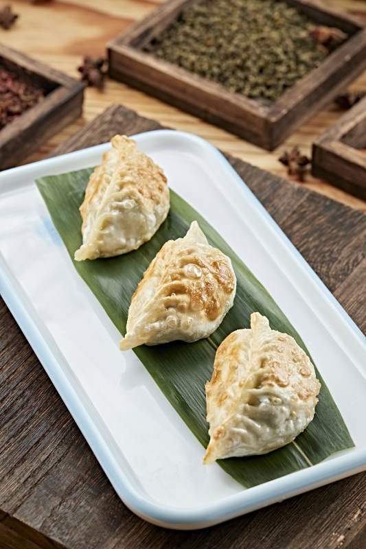 港式茶餐香菇韭菜瘦肉馅煎蒸饺图片