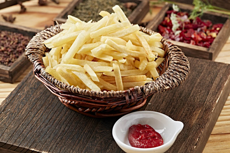 美味炸薯条配番茄酱图片