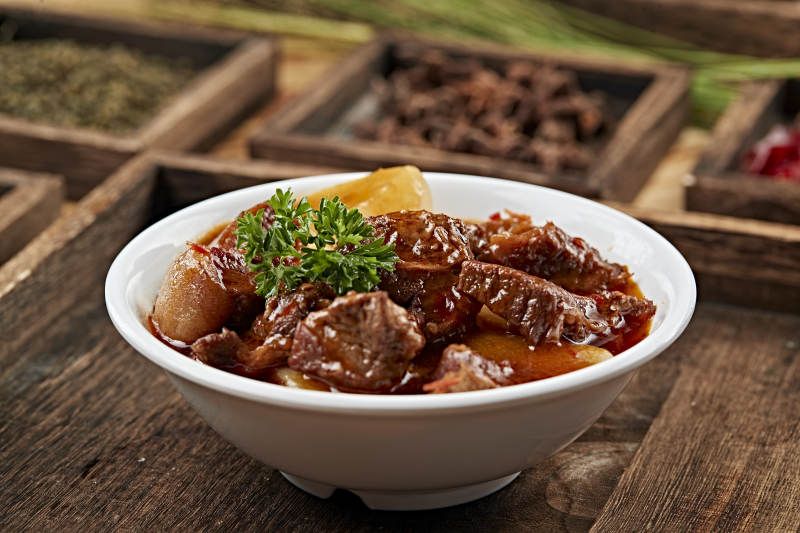 港式茶餐牛腩炖萝卜图片