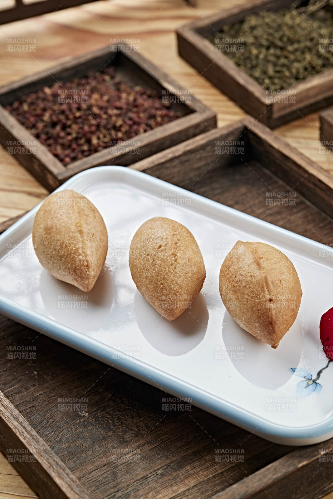 港式茶餐油炸酥皮酱肉包图片