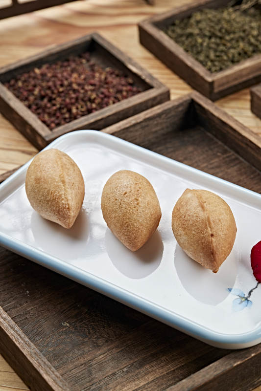 港式茶餐油炸酥皮酱肉包图片