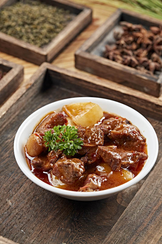港式茶餐牛腩炖萝卜图片