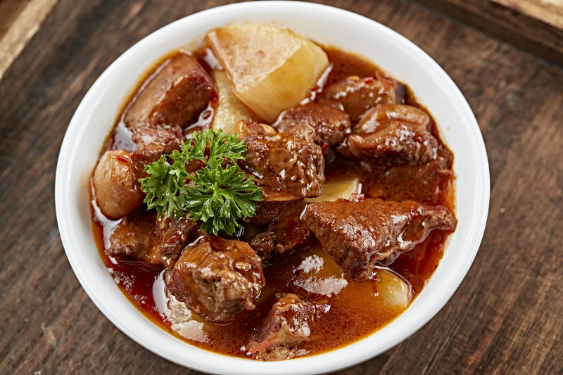 港式茶餐牛腩炖萝卜图片