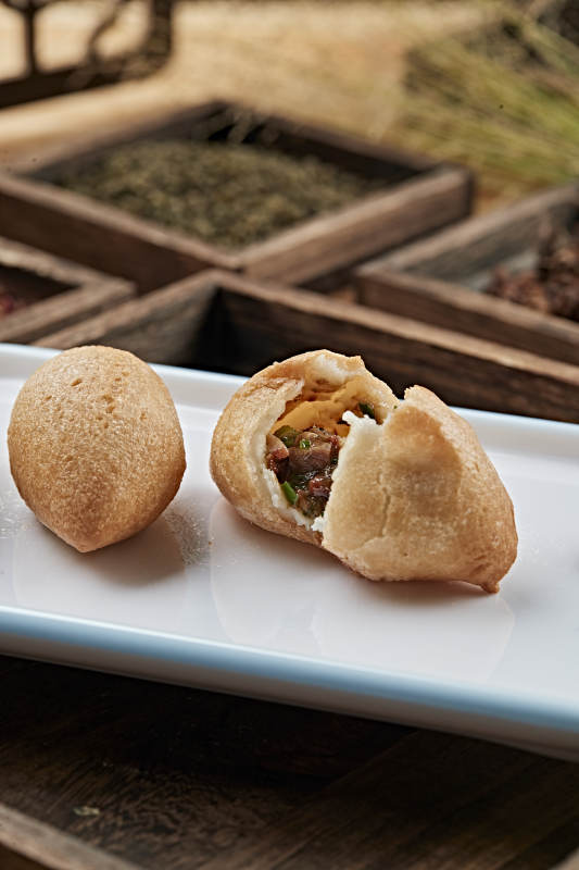 港式茶餐油炸酥皮酱肉包图片