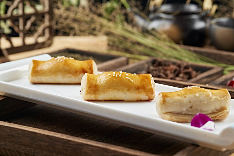港式茶餐烘焙酥皮牛肉卷图片
