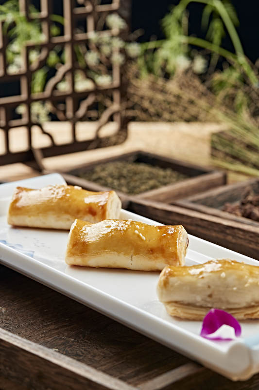 港式茶餐烘焙酥皮牛肉卷图片