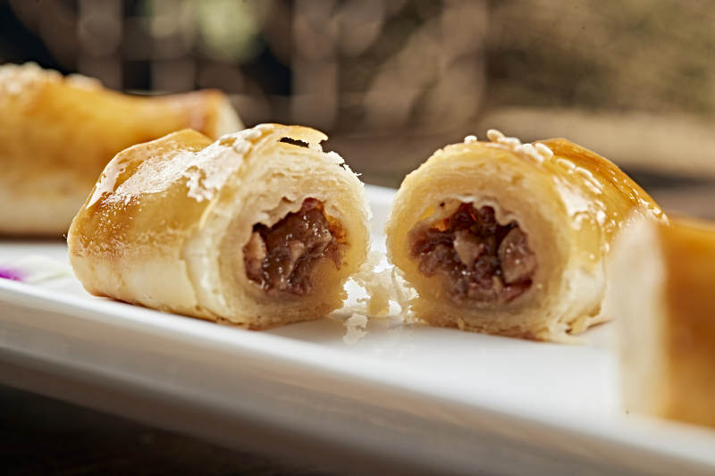 港式茶餐烘焙酥皮牛肉卷图片