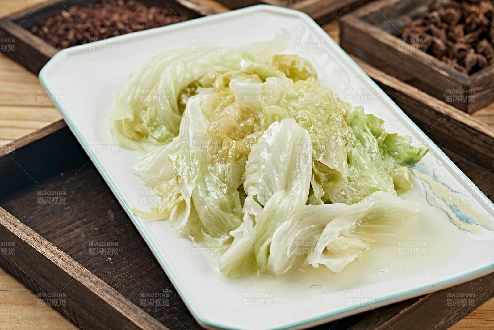 港式茶餐鲜鸡汤煮手撕生菜图片