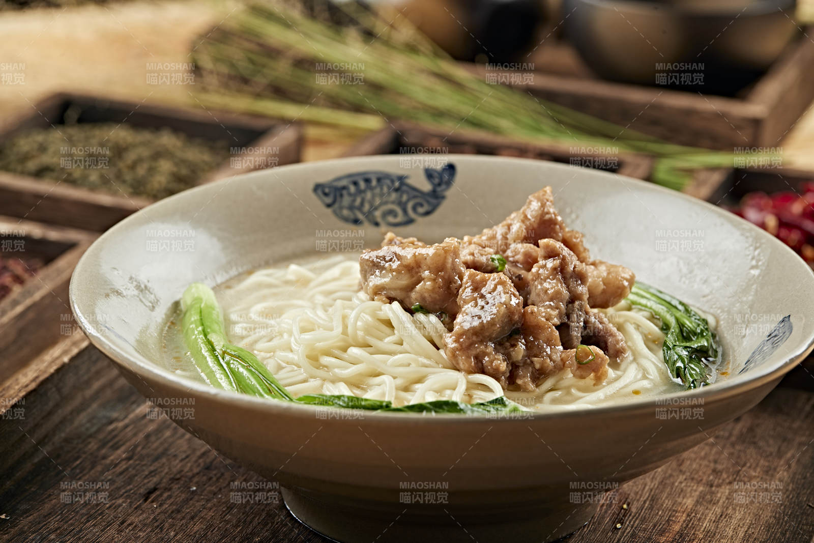 港式茶餐清汤排骨汤面图片