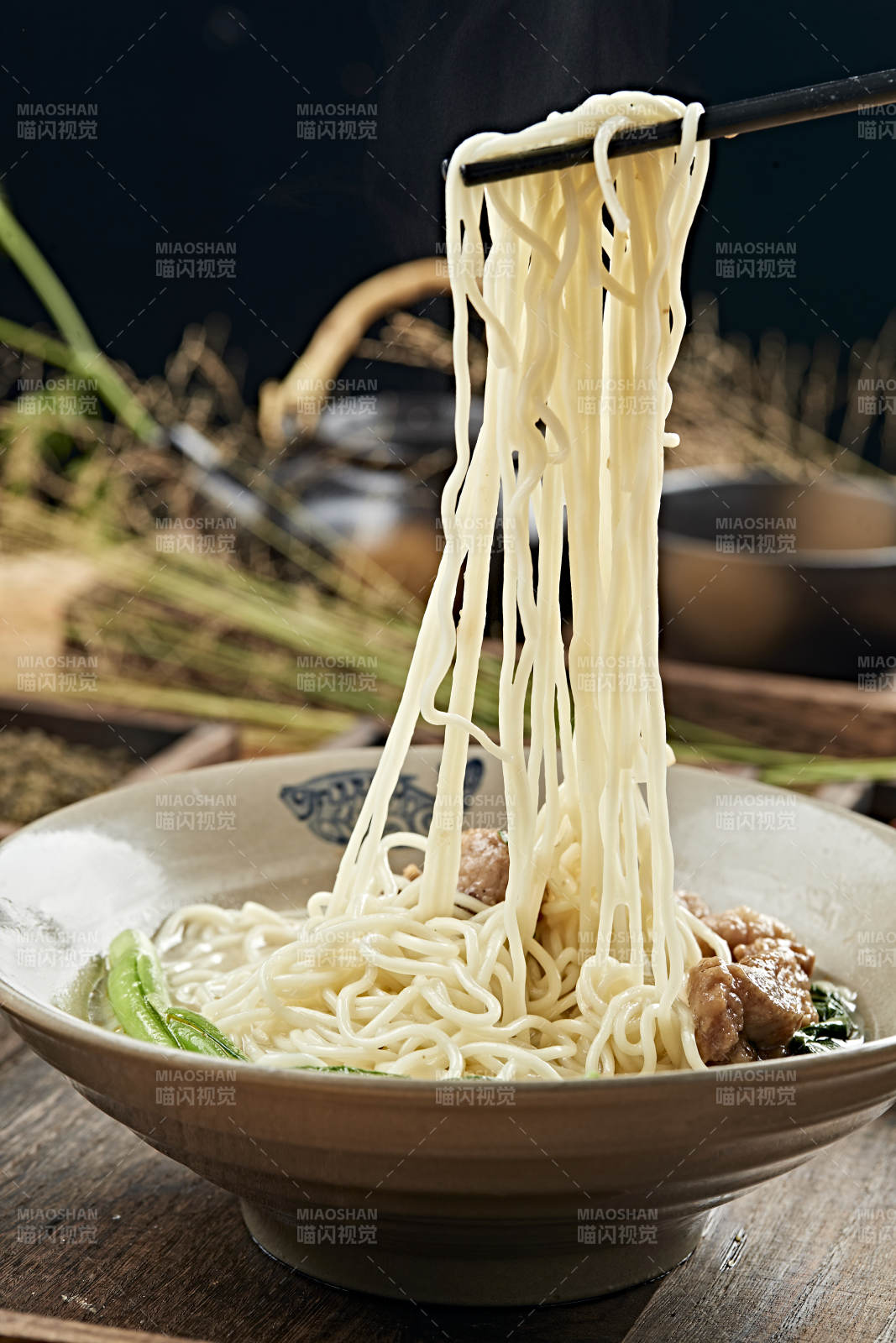 港式茶餐清汤排骨汤面图片