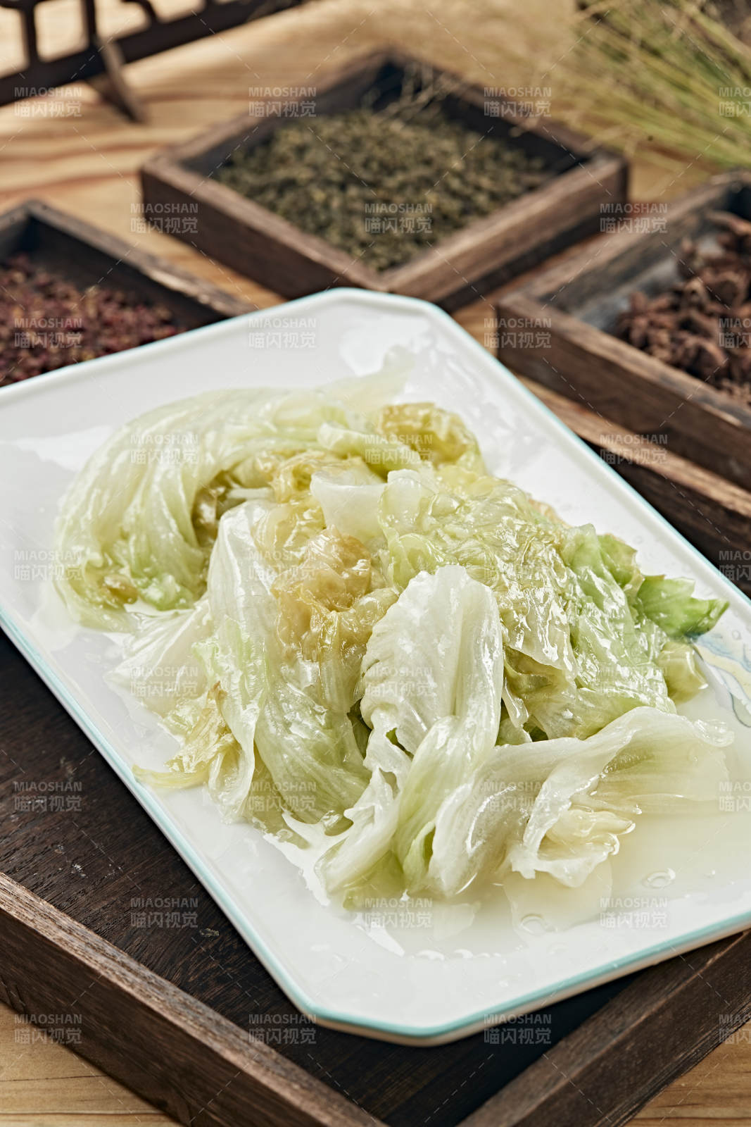 港式茶餐鲜鸡汤煮手撕生菜图片