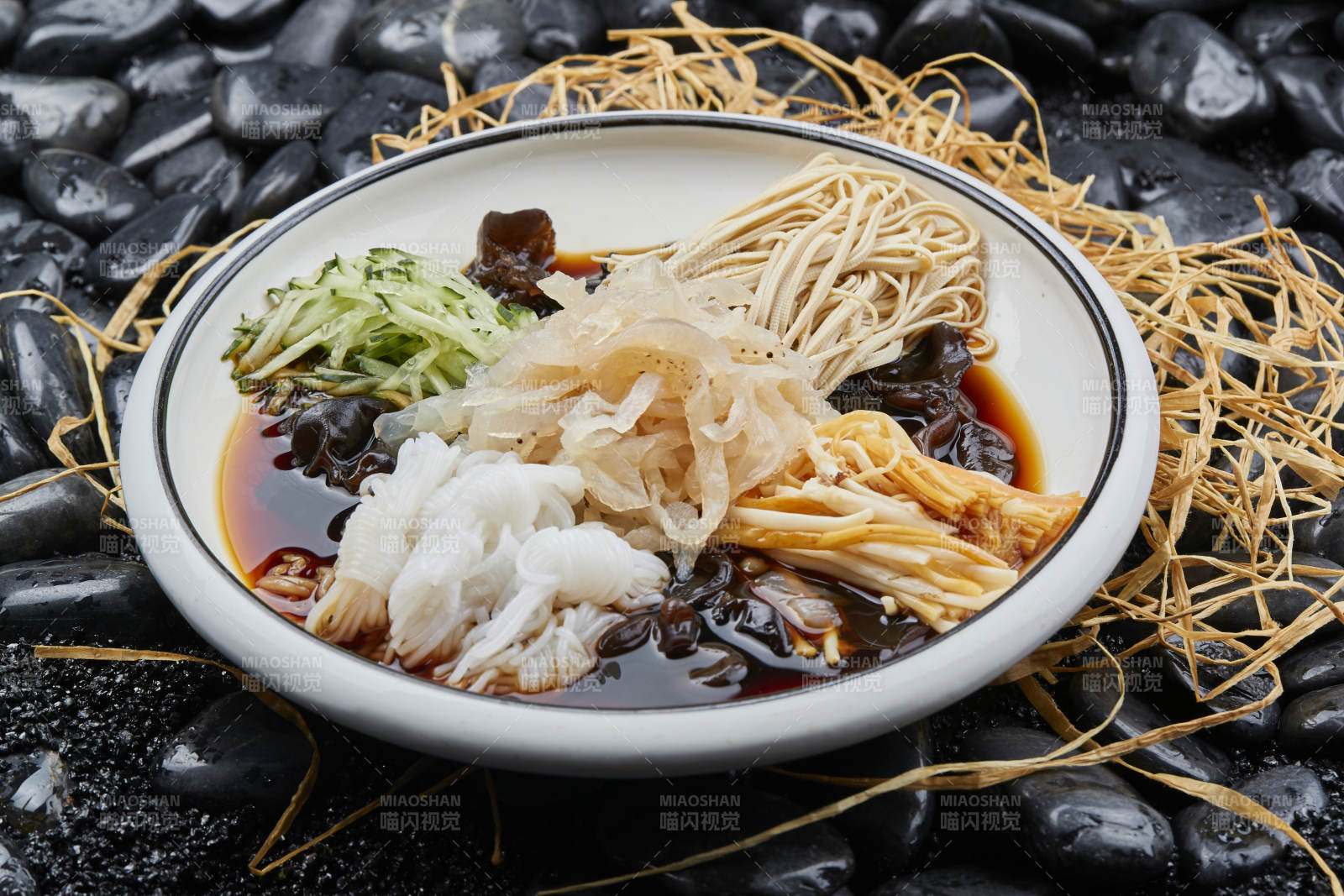 黄瓜丝豆腐皮魔芋丝金针菇木耳捞汁拌海蜇皮图片