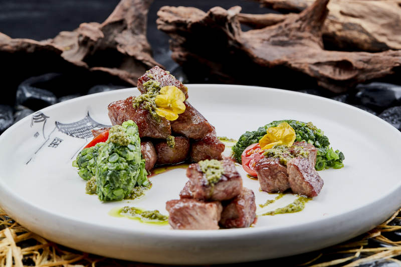 青芥酱菠菜配红烧安格斯牛肋块图片