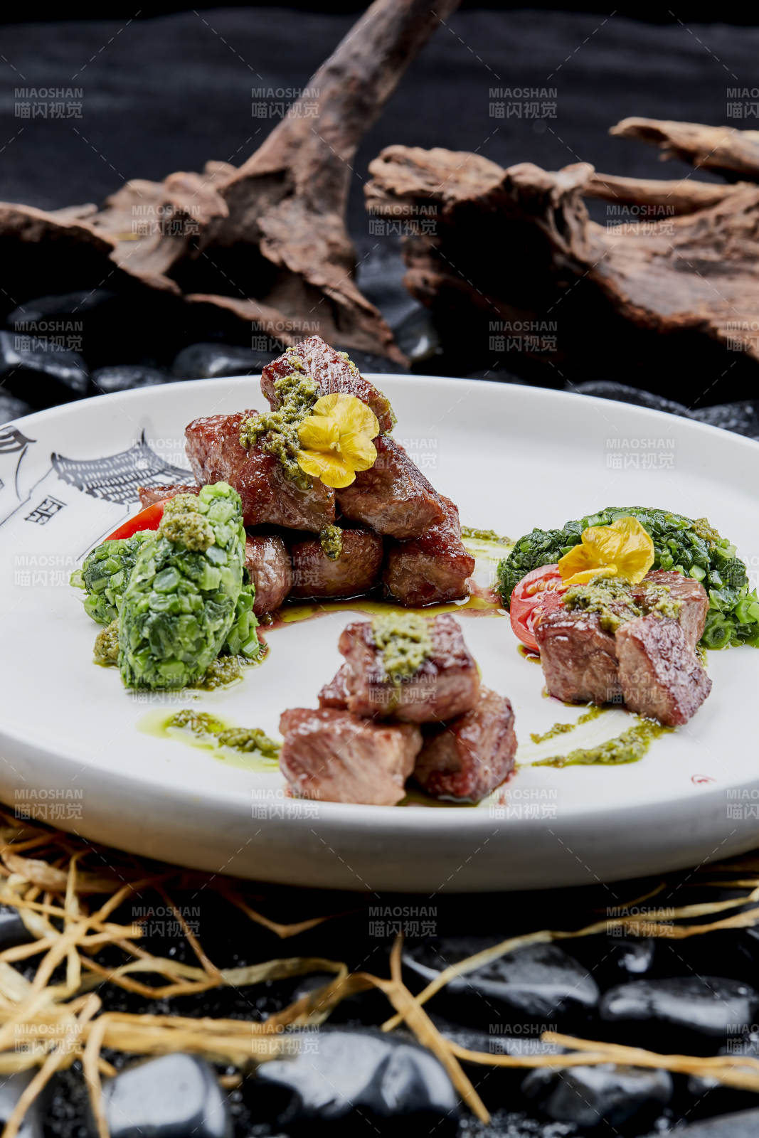 青芥酱菠菜配红烧安格斯牛肋块图片