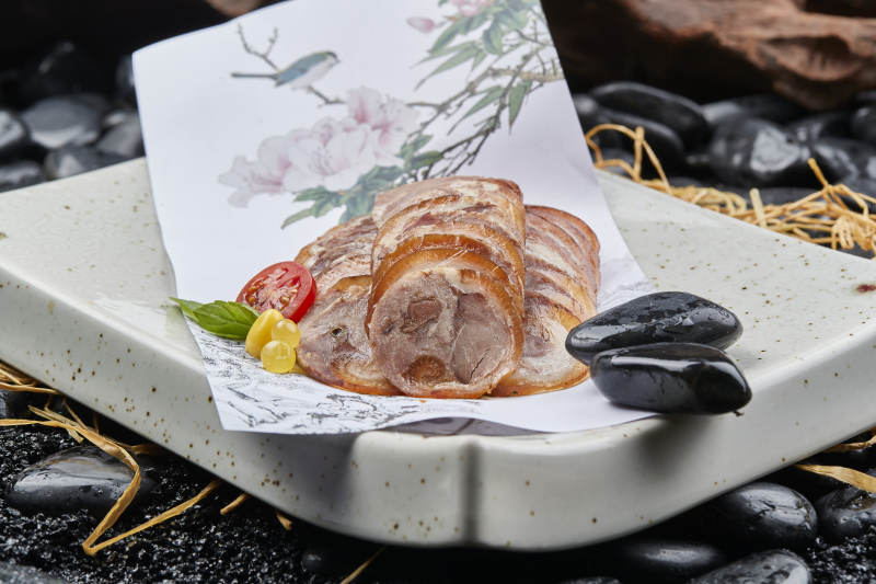 烟熏肘花卷切片图片