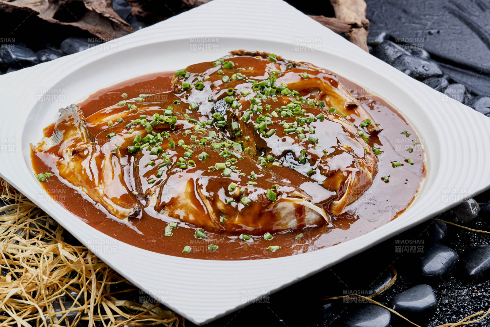 酱焖千岛湖野生大鱼头图片