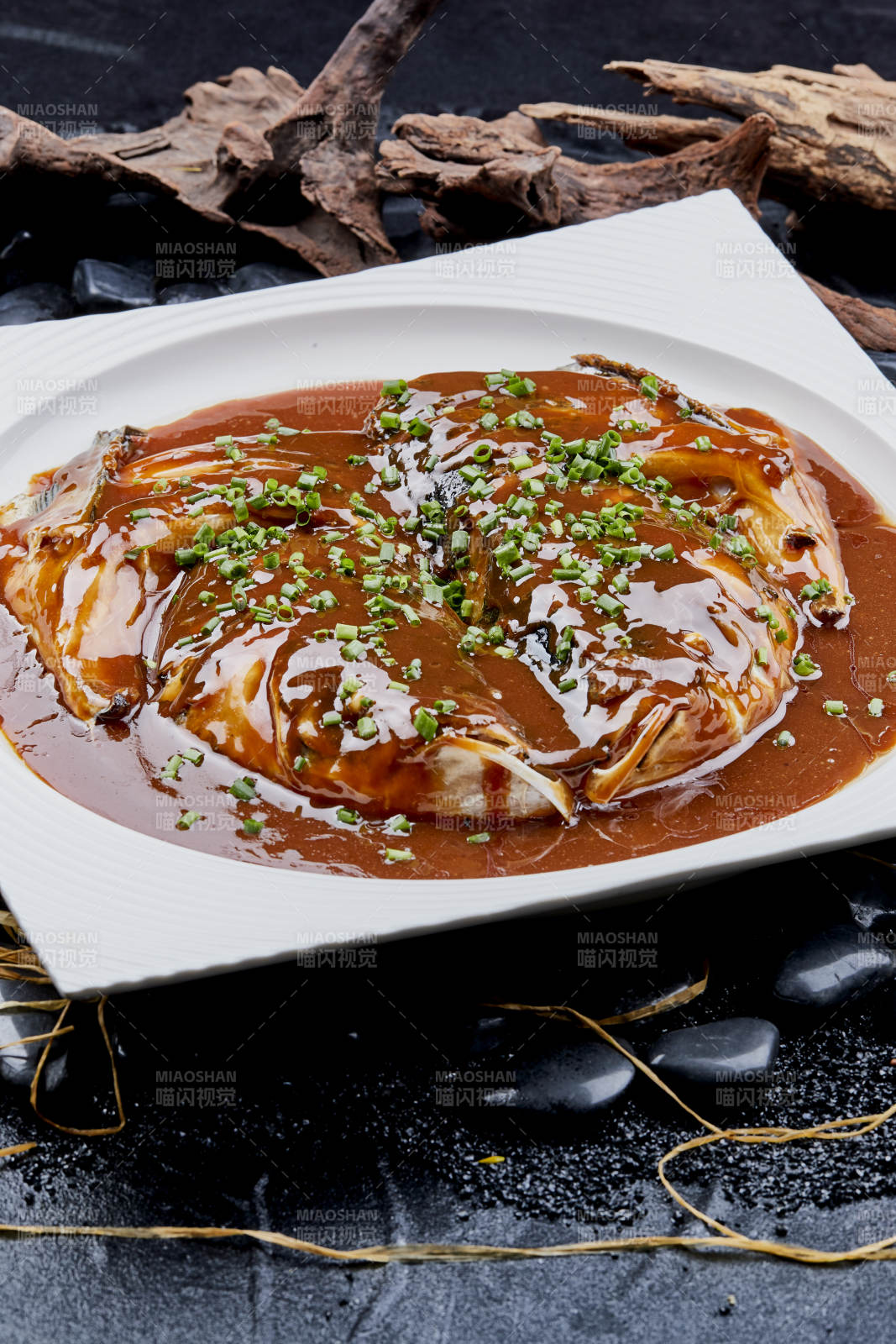 酱焖千岛湖野生大鱼头图片