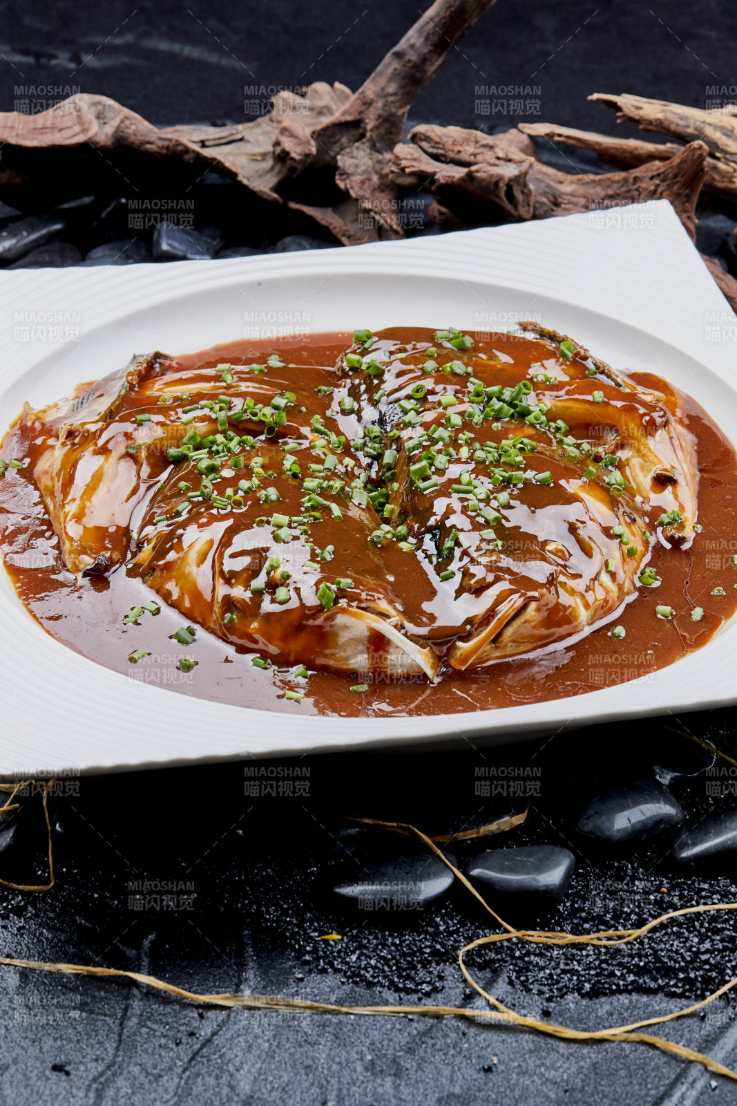 酱焖千岛湖野生大鱼头图片