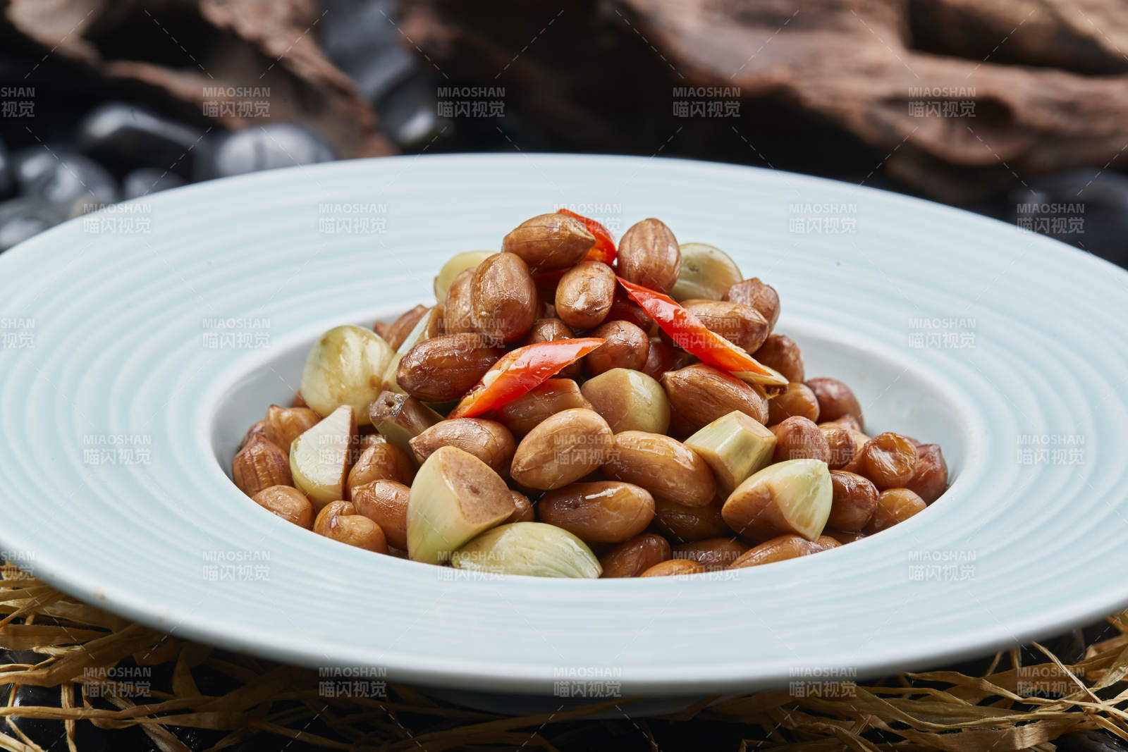 炸果仁花生米椒凉拌腊八蒜图片