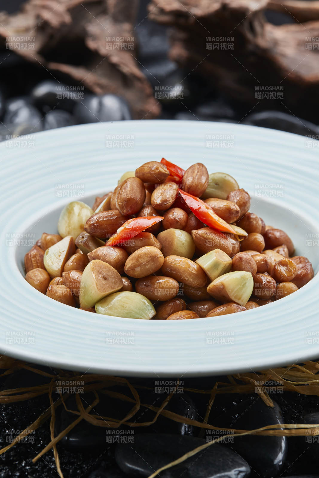 炸果仁花生米椒凉拌腊八蒜图片