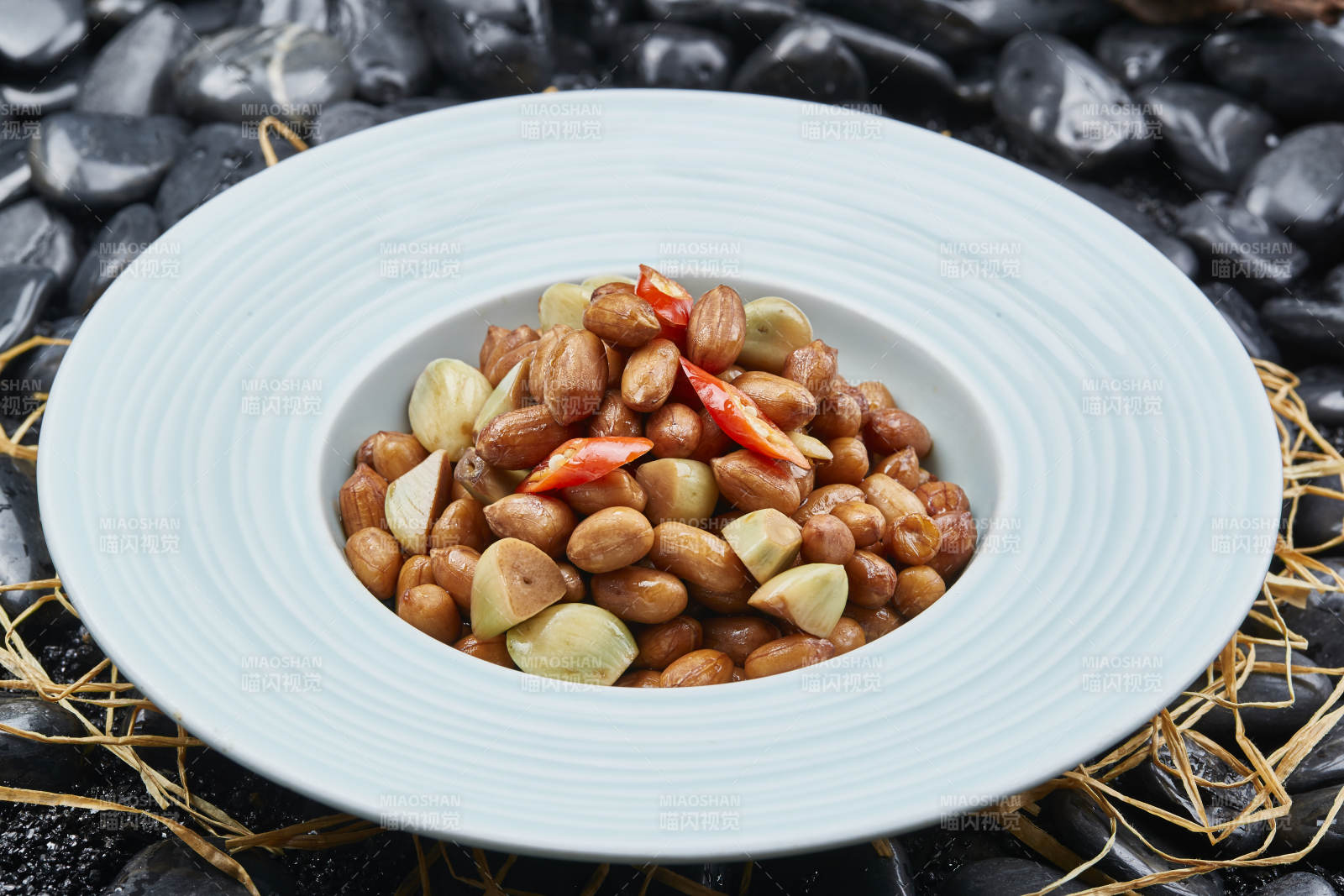 炸果仁花生米椒凉拌腊八蒜图片