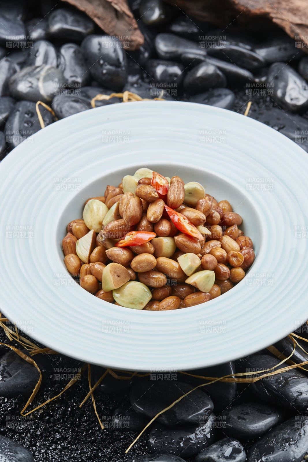 炸果仁花生米椒凉拌腊八蒜图片
