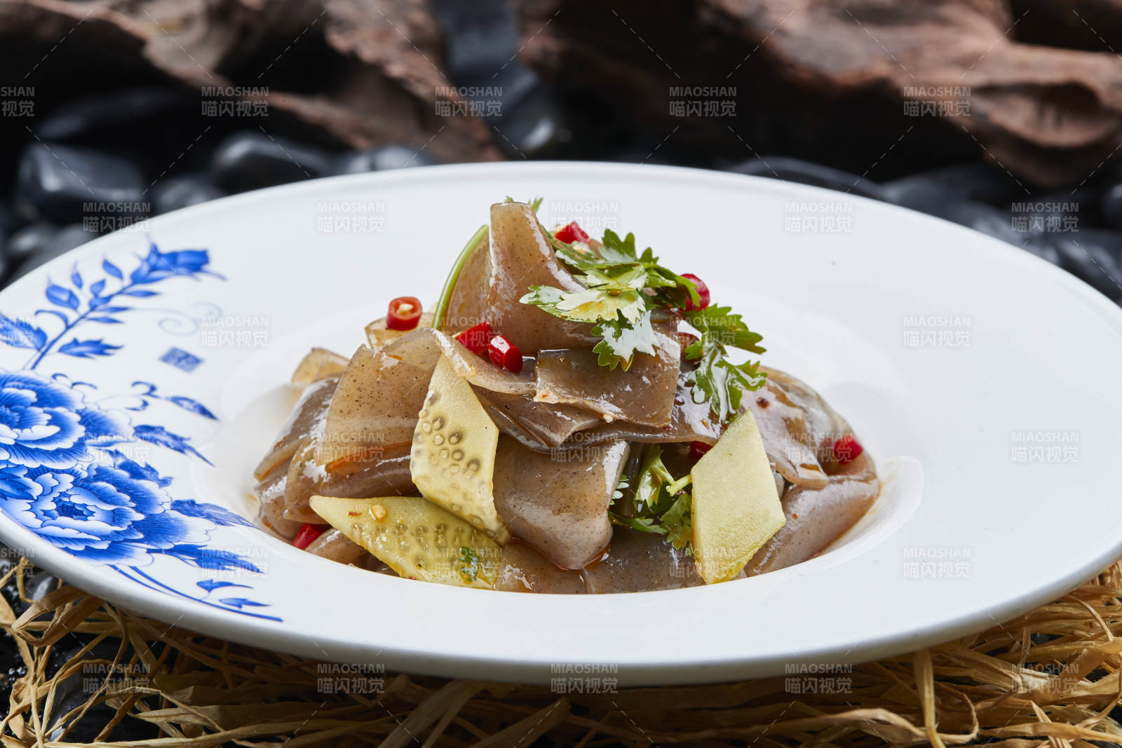 黄瓜片米椒老醋凉拌鱼泥冻图片