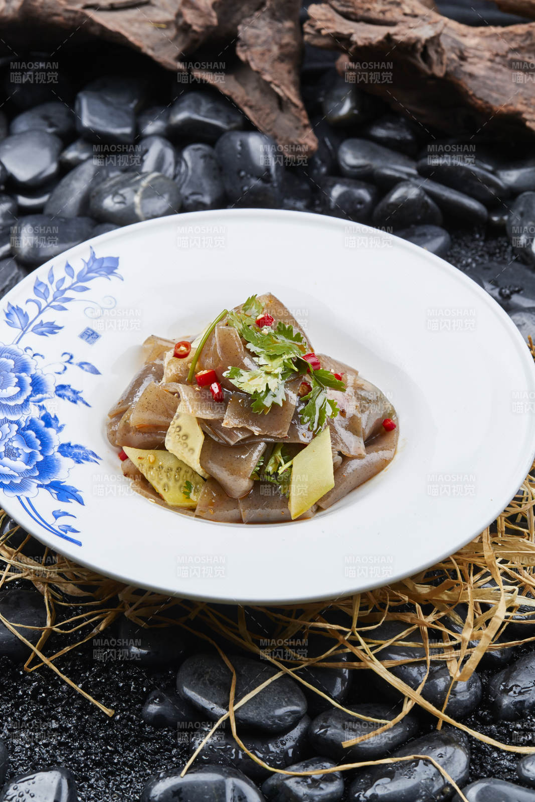 黄瓜片米椒老醋凉拌鱼泥冻图片